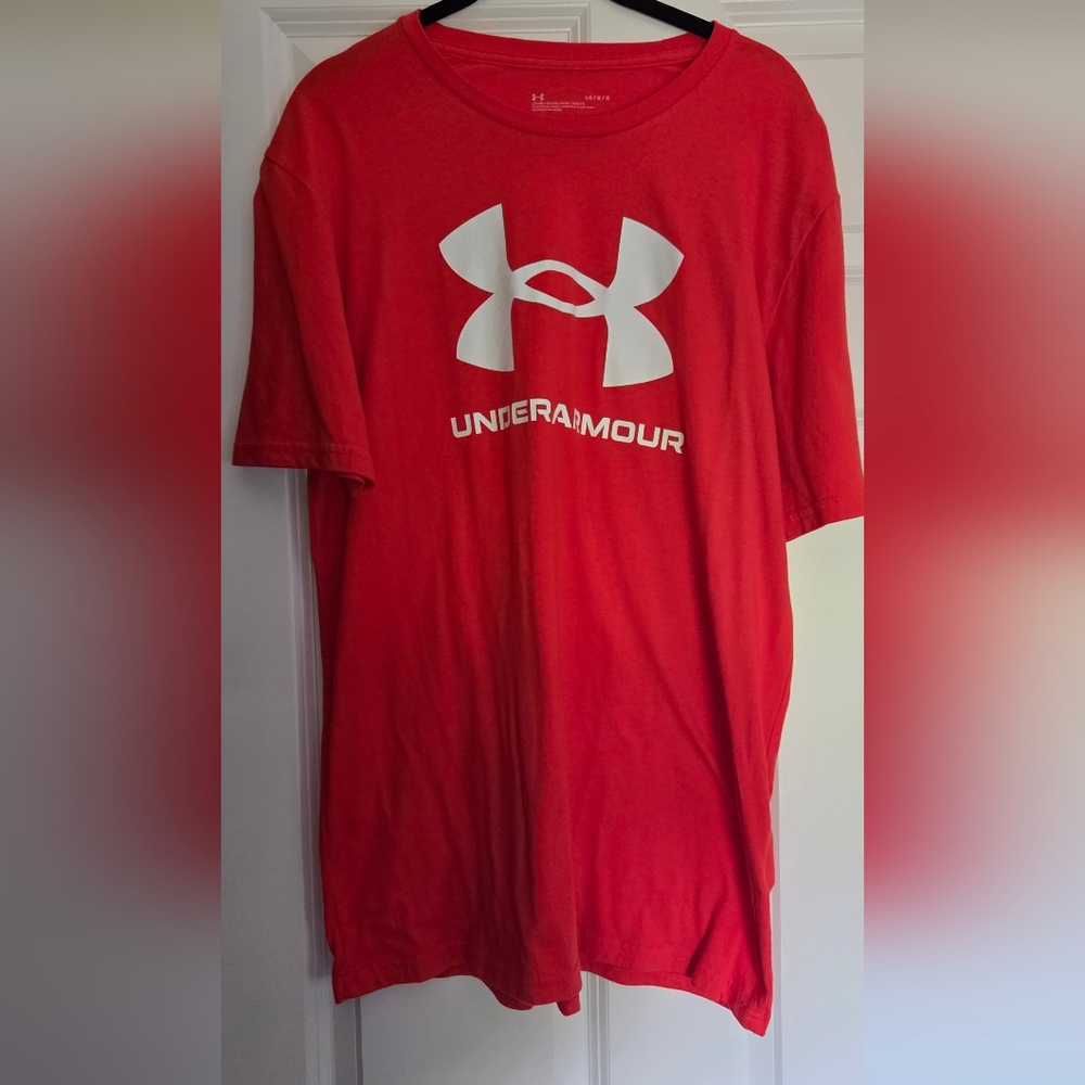 Under Armour Men's Red T-Shirt Size L